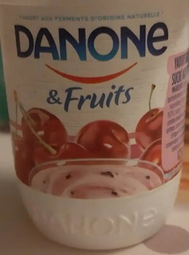 Yaourt brassé sucré aux fruits front packaging