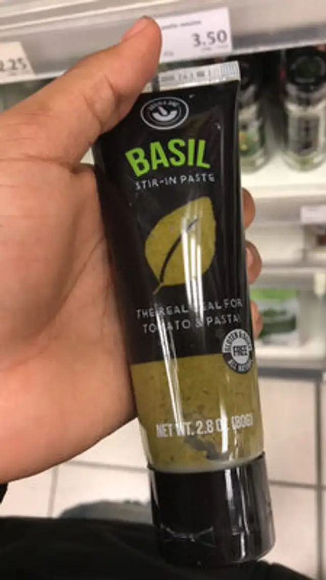 Basil Stir-in paste The real deal for tomato & pasta