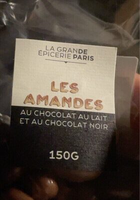 Les amandes au chocolat au lait et au chocolat noir