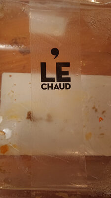 Plat cuisiné à base de purée d'aubergine, légumes cuisinés et mini main pita