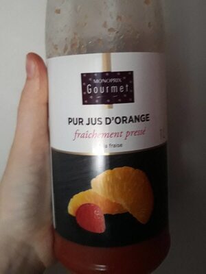Pur jus d'orange fraîchement pressé à la fraise