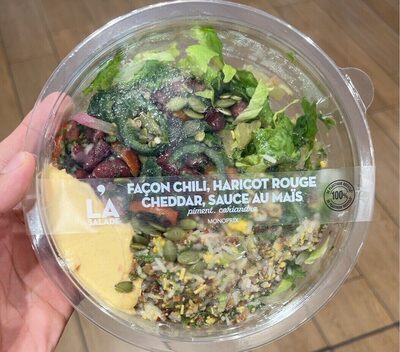 la salade façon chili, haricot rouge, cheddar, sauce au maïs ; piment, coriandre