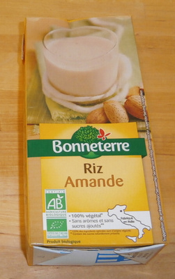Boisson stérilisée Uht à base de riz et d’amande front packaging