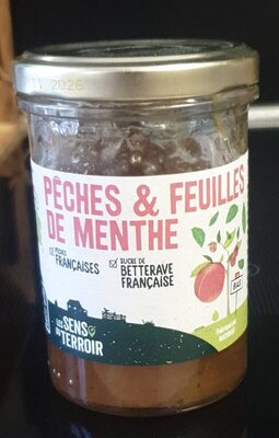 Pêche et feuille de menthe