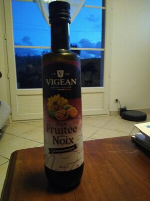 Huile fruitée aux noix