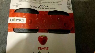 Yaourt nature sur fruits