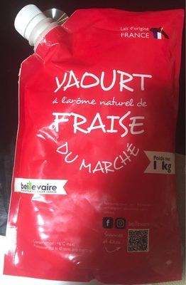 Yaourt a l arome naturel de fraise du marché front packaging