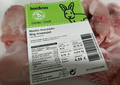 Medio conejo troceado