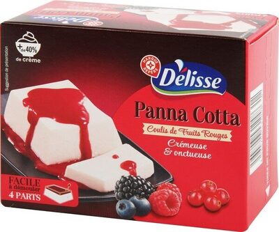 Panna cotta sur lit de fruits rouges