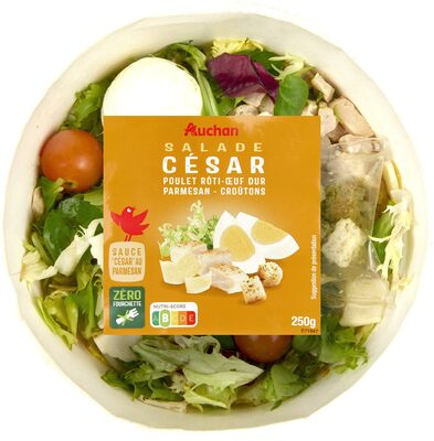 Salade CésarPoulet rôti, Oeuf dur, Copeaux de parmesan et croûtons. Sauce