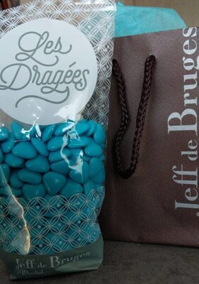 Les dragées coeur pétale d'amour