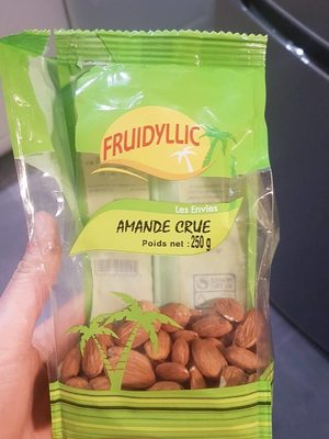 Amande crue