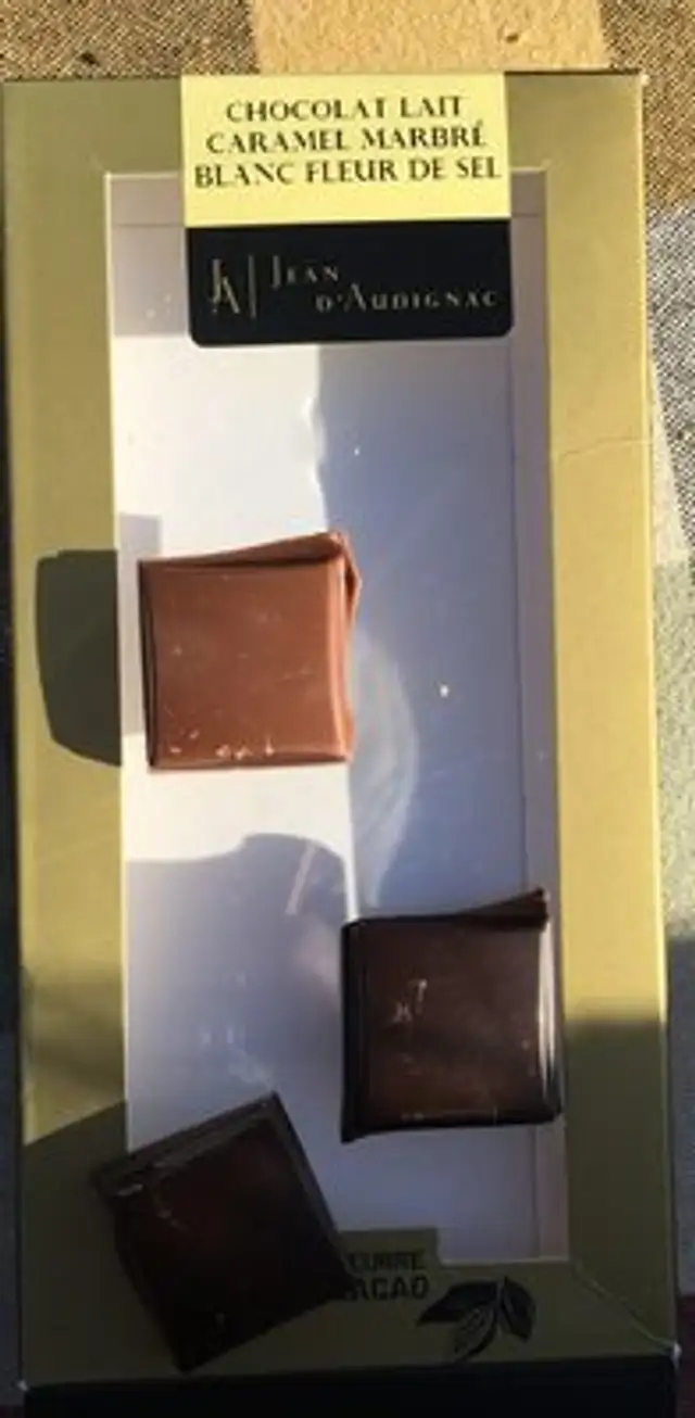 Chocolat lait caramel marbré blanc Fleur de sel front packaging