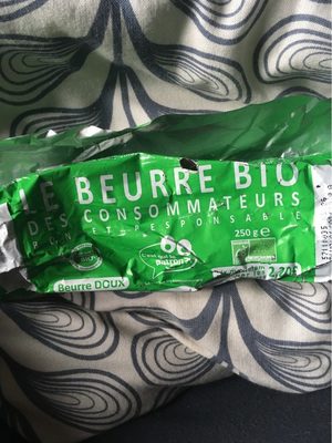 Le beurre bio des consommatteurs bon et responsable front packaging