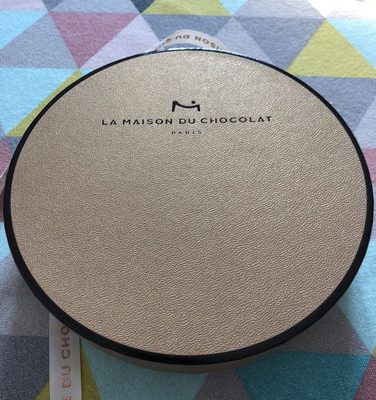 Coffret de bonbons de chocolat noir et lait au champagne