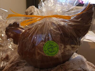 Moulage de chocolat au lait décoré