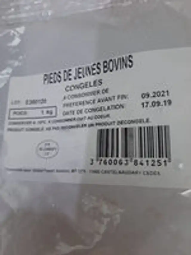 pieds de jeunes bovins