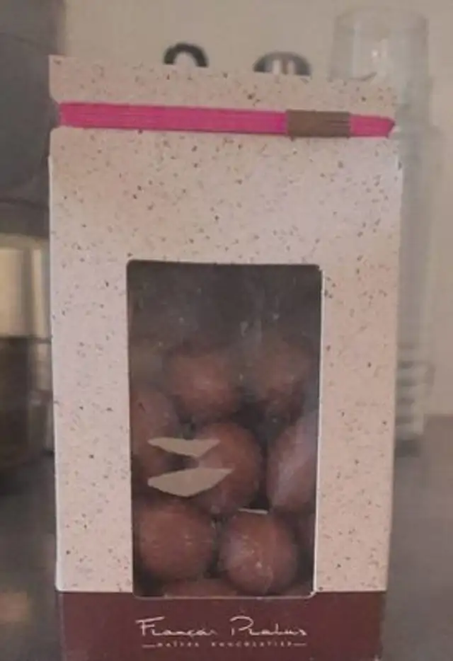 Oeufs pralinés au lait front packaging