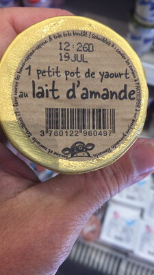 Yaourt Au Lait D Amande front packaging