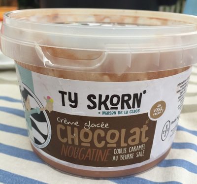 Creme glacee chocolat nougatine coulis caramel au beurre salé