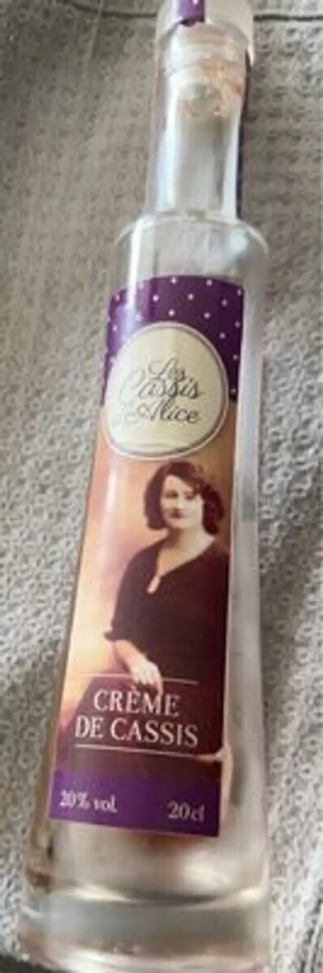 Crême de cassis front packaging