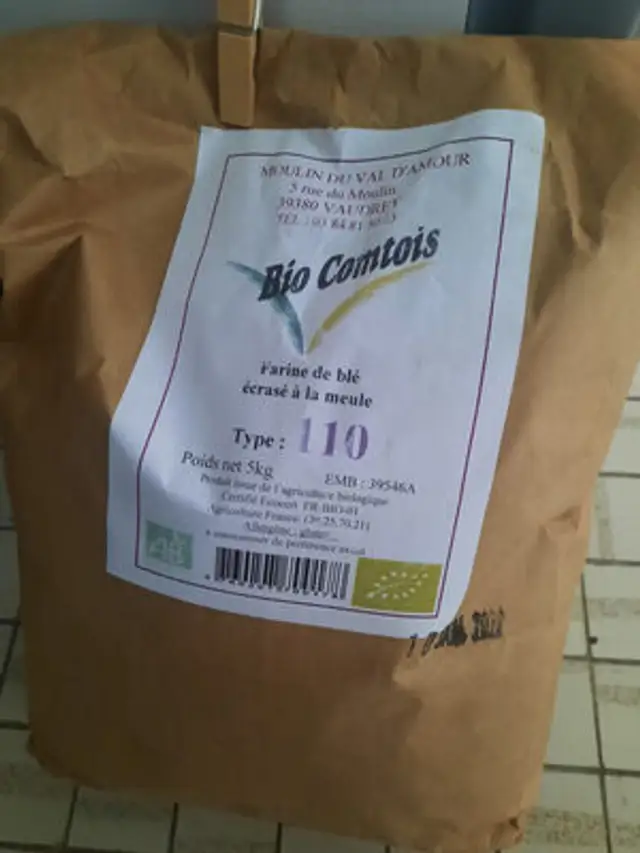 farine de blé  écrasé  à la meule T110 front packaging