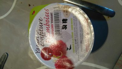 Yaourt à la confiture de framboise