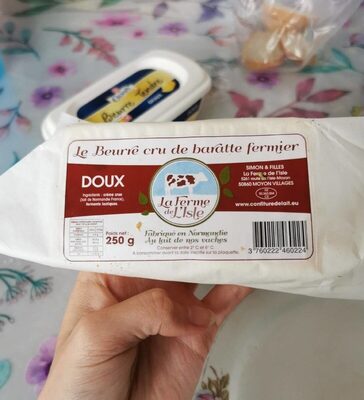 Le beurre cru de baratte fermieer