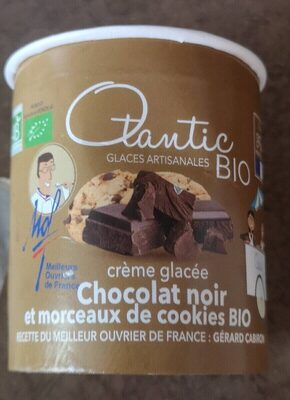 Crème glacée au chocolat noir et morceaux de cookies bio front packaging