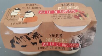 Yaourt pur brebis sur lit de rhubarbe