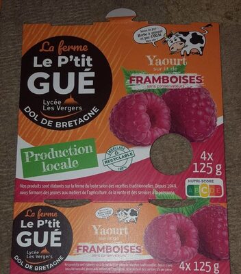 Yaourt sur lit de framboise