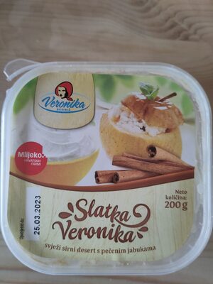 svježi sirni deserts s pečenim jabukama
