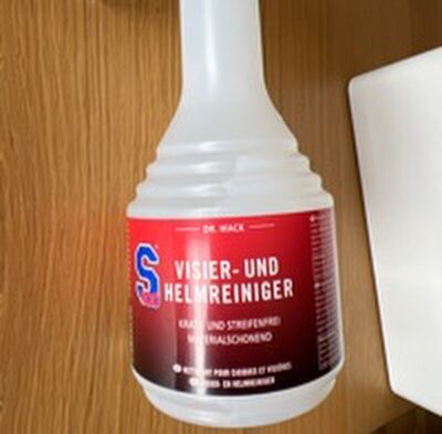 Visier- und Helmreiniger