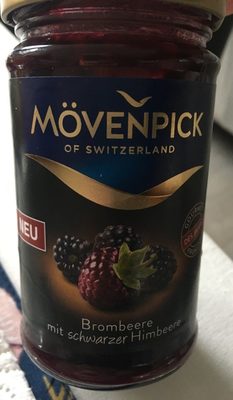 Brombeere mit schwarzer Himbeere