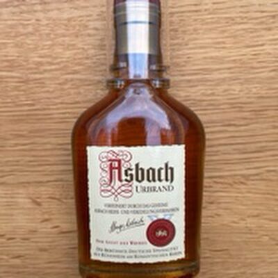 Asbach Urbrand Weinbrand front packaging