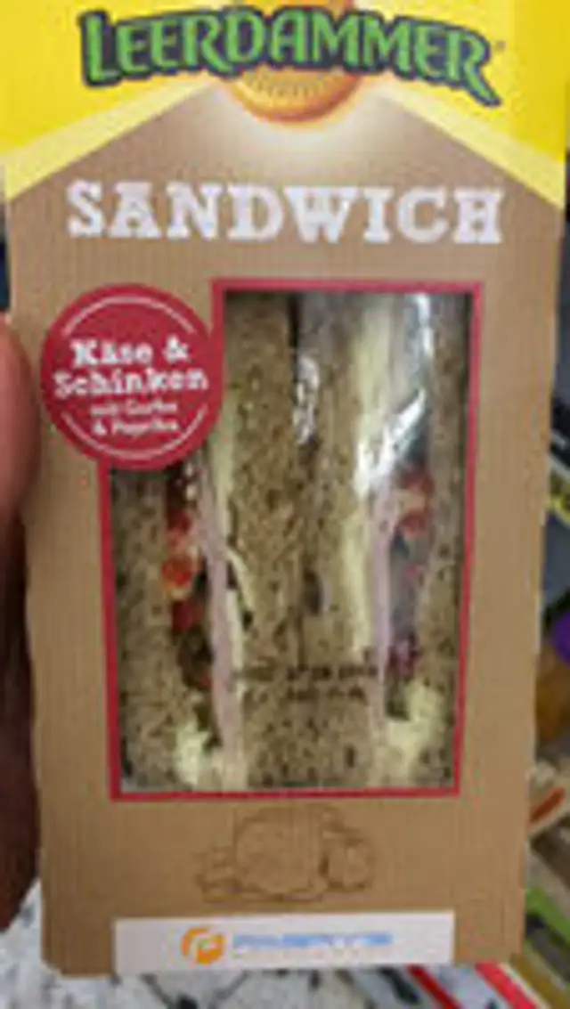 Sandwich Käse & Schinken mit Gurke und Paprika
