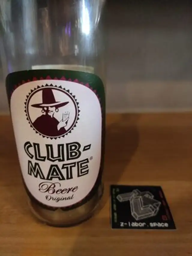 Club mate Beere front packaging