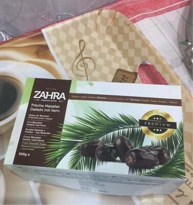 Frishe Mazafati Datteln mit Kern