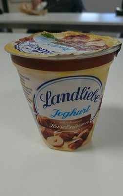 Joghurt mit erlesenen Haselnüssen