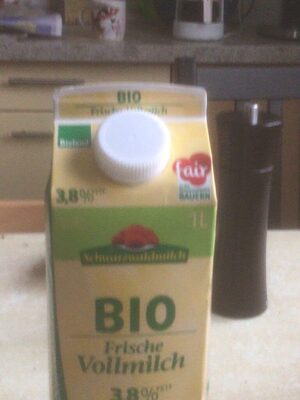 Schwarzwald BIO Frische Vollmilch front packaging