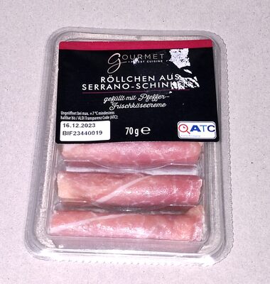 Röllchen aus Serranoschinken gefüllt mit Pfeffer-Frischkäsecreme