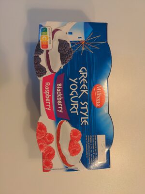 Yaourt à la grecque lit fruits rouges