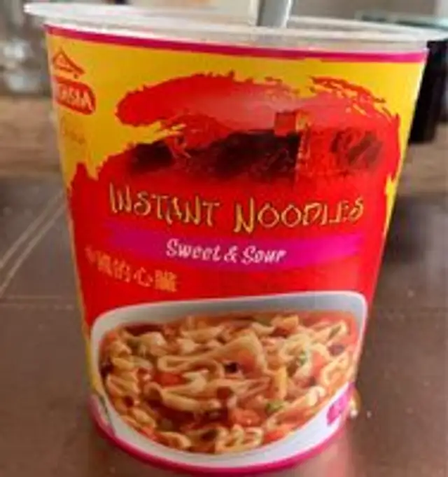 Instant noodles sweet and sour
