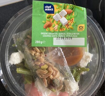 Légumes verts, quinoa, feta et noix