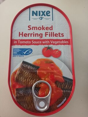 Kαπνιστό φιλέτο ρέγγας σε πικάντικη σάλτσα ντομάτας με λαχανικά