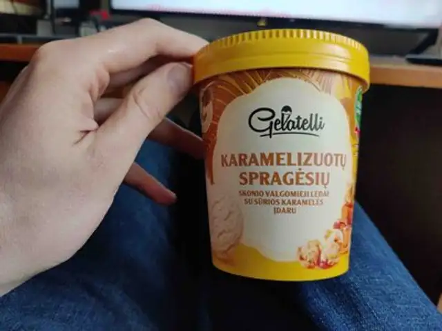 Caramelized popcorn flavour ice cream with salted caramel front packaging