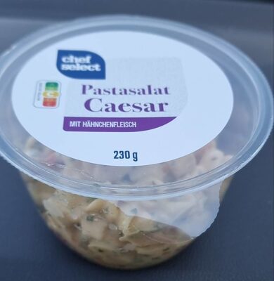 Pastasalat Caesar mit Hähnchenfleisch