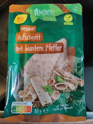 Veganer Aufschnitt mit buntem Pfeffer