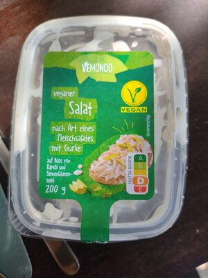 Veganer Salat nach Art eines Fleisalates