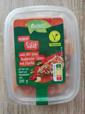 Veganer Salat nach Art eines Budapester Salates mit Paprika